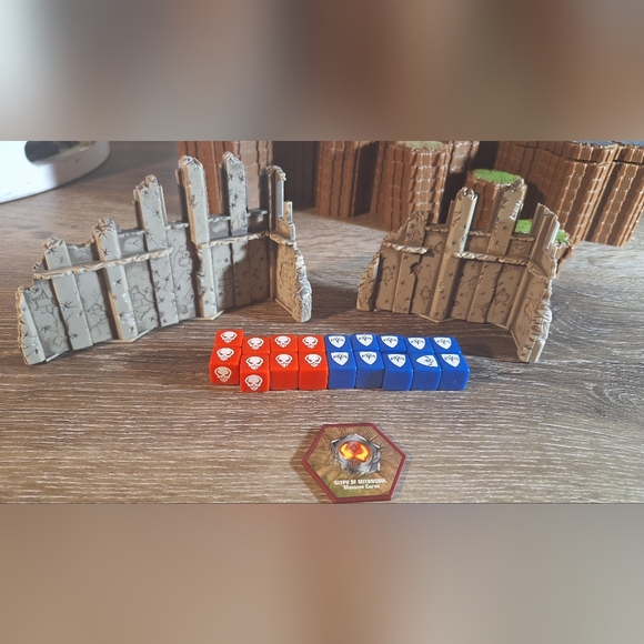 Heroscape Lot: 33 Figures & Cards + 335 Terrain Tiles, Dice, & Accessories - Picture 9 of 11